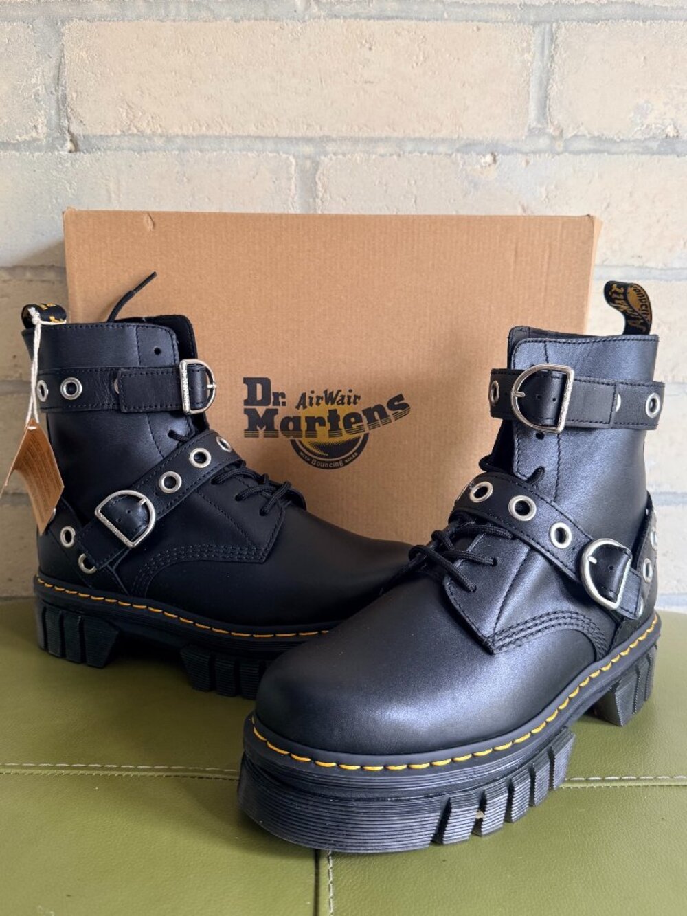 Dr. Martens Audrick 8IB Hardware black combat boot size US W 11 / UK 9 NIB